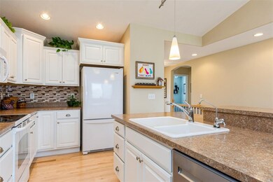 3600 Badger Dr SW, Cedar Rapids, IA 52404 - photo 5