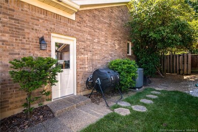 4706 Wolford Dr, Floyds Knobs, IN 47119 - photo 6