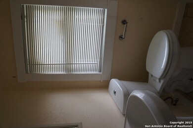 826 E Erie Ave unit C, San Antonio, TX 78212 - photo 6