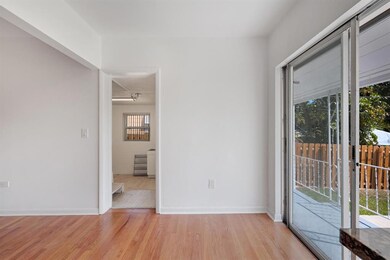 302 N B St - 16
