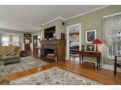 Living Room 482 Fillmore Ave, East Aurora, NY - li