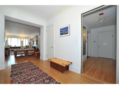 Entry/Foyer.