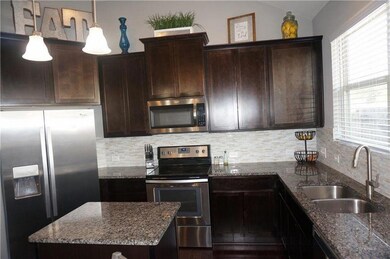 Kitchen with appliances with stainless steel fini