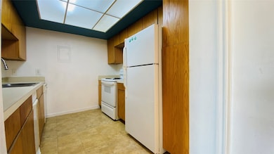 2824 S Bartell Dr unit 28, Houston, TX 77054 - photo 3