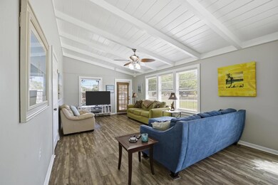 1321 Jenkins St, Rockport, TX 78382 - photo 4