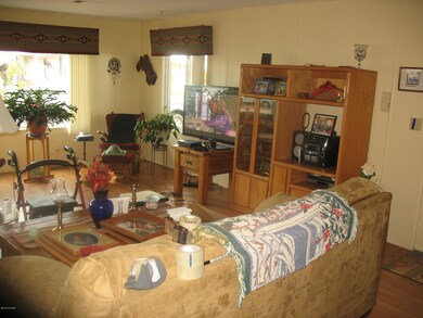 5651 Rafter Circle Living Room