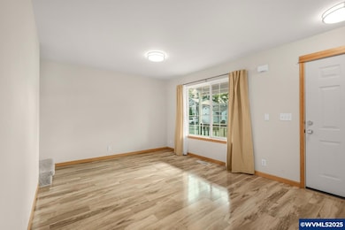 1061 Argon Ave, Eugene, OR 97404 - photo 4