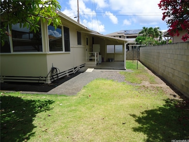 Backyard looking towards lanai