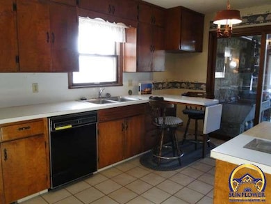 347 SE 93rd St, Wakarusa, KS 66546 - photo 5