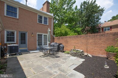 5992 Queenston St, Springfield, VA 22152 - photo 5
