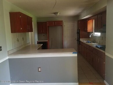 351-697745 Kitchen 1