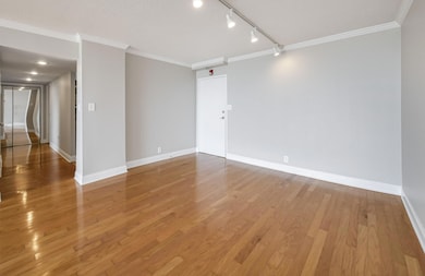 Pinnacle 9G Dining room 3