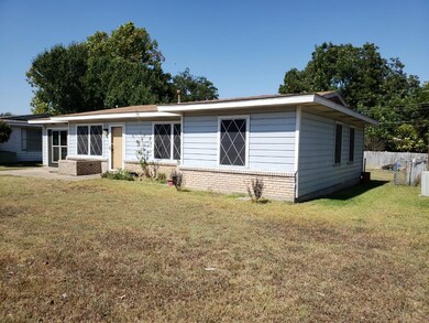 1308 Rose Ave, Cleburne, TX 76033 - photo 4