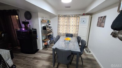 176 Overlook Ct, Woodbridge, NJ 07095 - photo 3