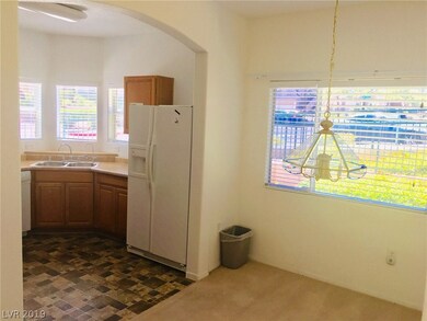 dining room to kitchen