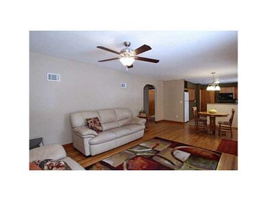 1201 Memorial Dr SE, Cedar Rapids, IA 52403 - photo 3