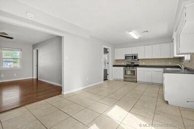 13803 S Hickory St, Glenpool, OK 74033 - photo 7