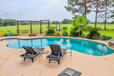 Gunite, saltwater pool and hot tub