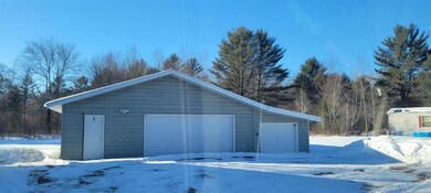 Large 3 car garage/shop
