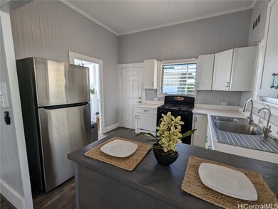 Pass-thru to kitchen