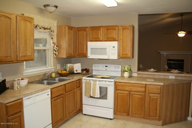 5523 Kilcullen Ln, Jacksonville, FL 32244 - photo 3