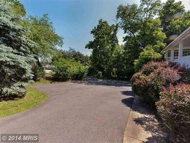 9732 Blake Ln, Vienna, VA 22181 - photo 3