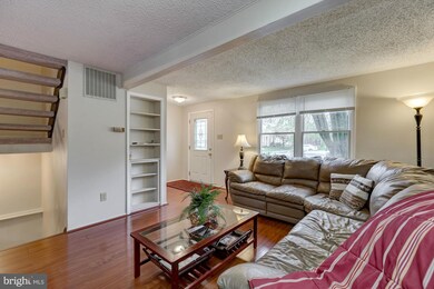 8668 Bent Arrow Ct, Springfield, VA 22153 - photo 4