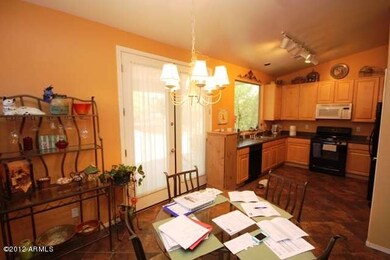 Eat-In Kitchen/ Kitchen