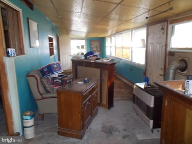 24 4th St, Douglassville, PA 19518 - photo 6