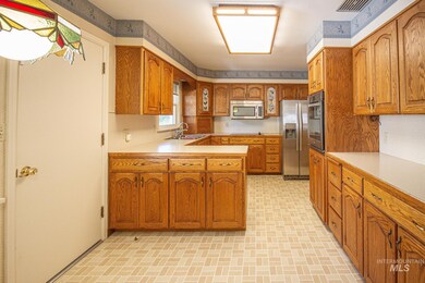 2011 Burton Ave, Burley, ID 83318 - photo 2