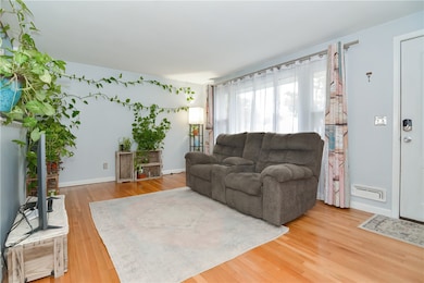 27 Primrose Dr, Riverside, RI 02915 - photo 4