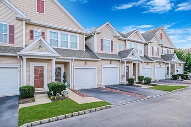 119 Wildwood Cir, Holtsville, NY 11742 - photo 3