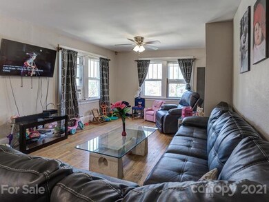 Large Spacious Living Room