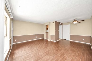 Ceiling fan with light fixture