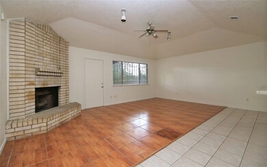 14211 Timberhaven Dr, Houston, TX 77066 - photo 4