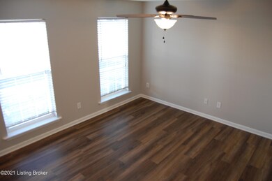 6605 Arbor Creek Dr unit 115, Louisville, KY 40228 - photo 2