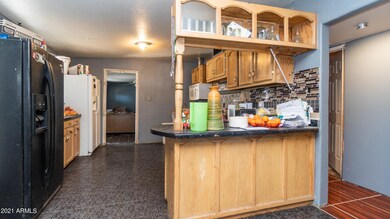 2040 N 40th Dr-7