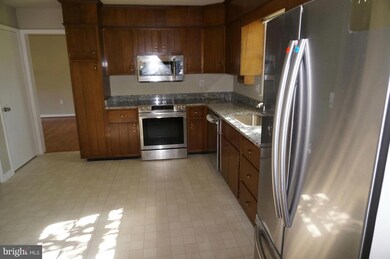 7932 Edgewood Farm Rd, Frederick, MD 21702 - photo 2