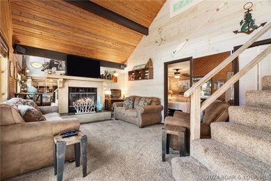 Room for big furnishings in living room to host al
