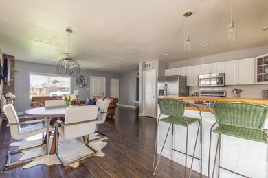 Dining & breakfast bar