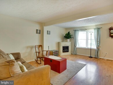 8107 Parkdale Ct, Springfield, VA 22153 - photo 2