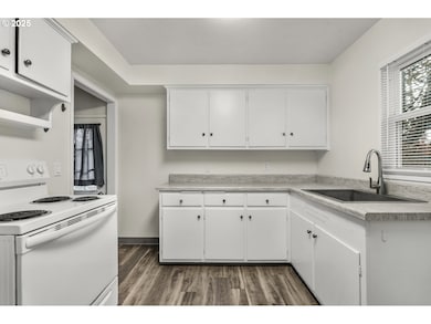 8654 SE Liebe St, Portland, OR 97266 - photo 7