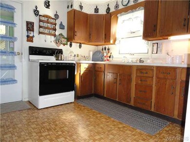 27 Jesella Dr, North Tonawanda, NY 14120 - photo 2