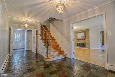 8903 Southwick St, Fairfax, VA 22031 - photo 2