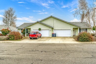 548 & 554 Brittni Ln, Central Point, OR 97502 - photo 3