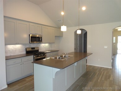 2001 E Tucson Place, Broken Arrow, OK 74014 - photo 3