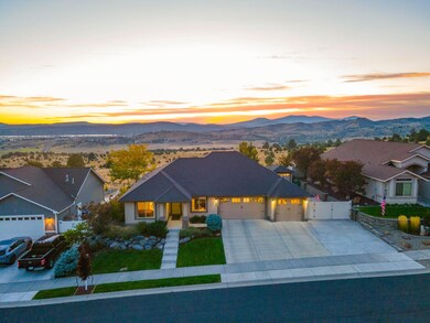 240 Skyridge Dr, Klamath Falls, OR 97603 - photo 3