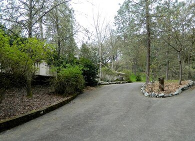 1221 NW B St, Grants Pass, OR 97526 - photo 2