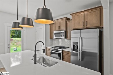 529 W Norvell Ct, Spartanburg, SC 29307 - photo 4