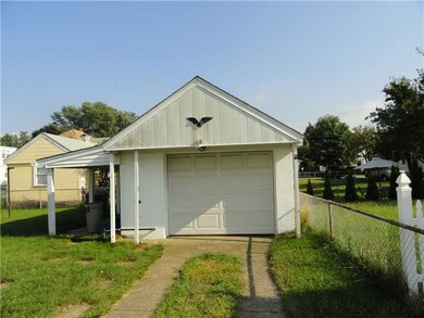 Parking Lot/Garage. 1 CAR GARAGE WITH REMOTE OPEN.